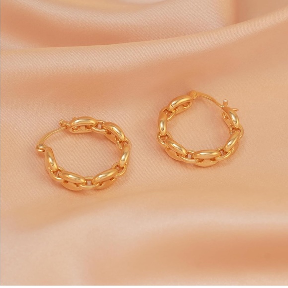 🔥 2 pair of Huggy Chunky Dangle Earrings-NWT - Picture 7 of 7